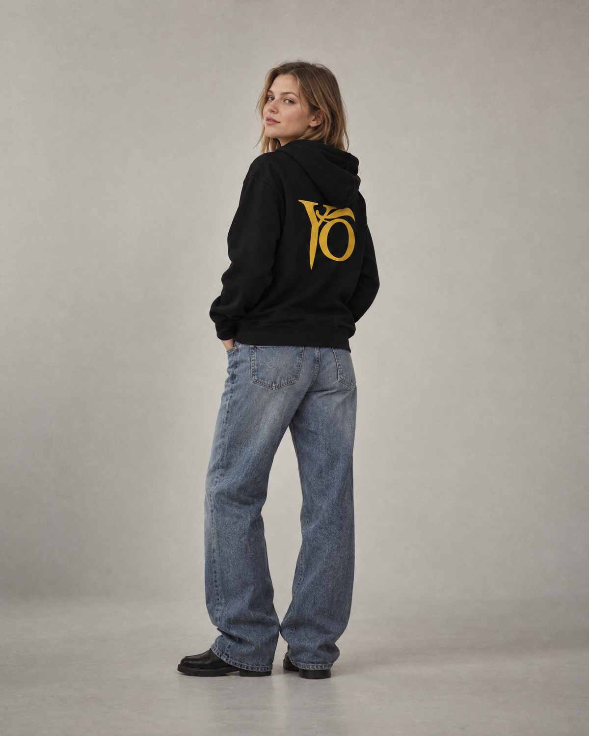 Yö Logo – vetoketjuhuppari